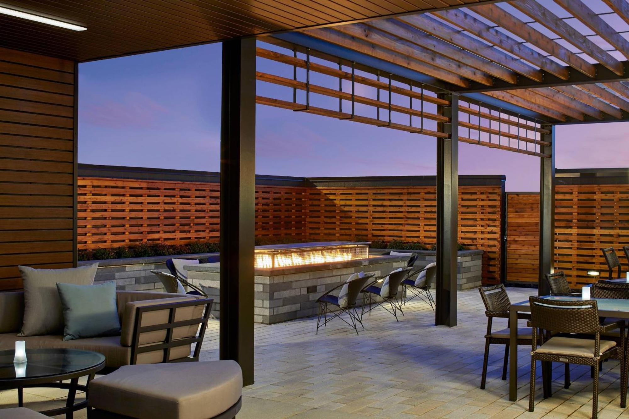Courtyard Baltimore Downtown/Mchenry Row Exteriör bild